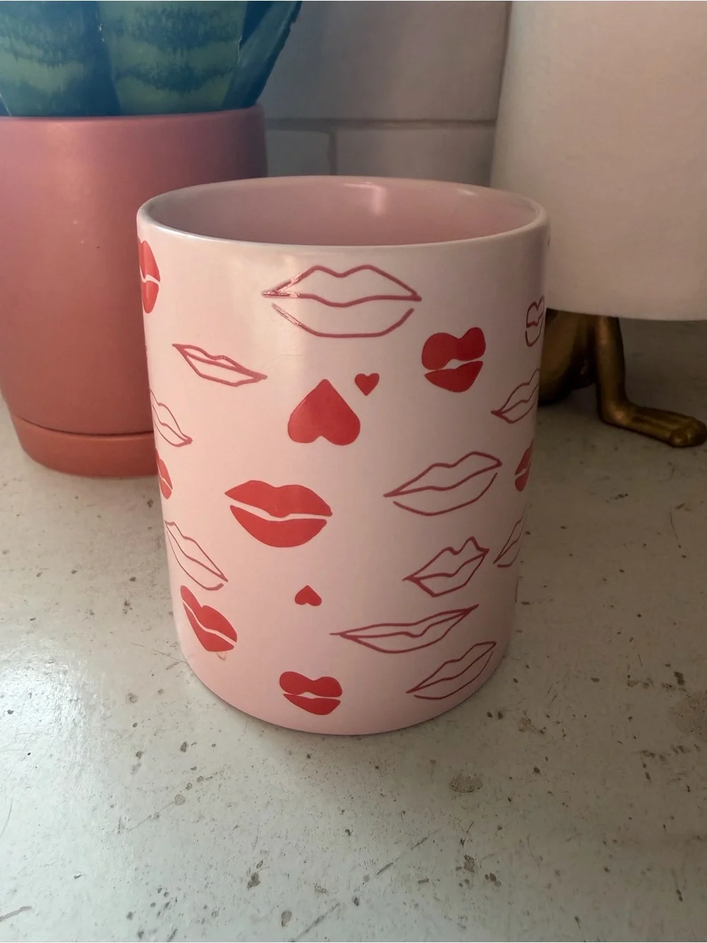 Starbucks 2020 Valentine’s Day Lips & Hearts 14 oz Pink Ceramic Mug